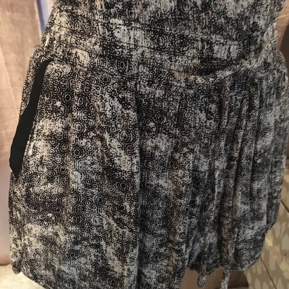 Abstract pattern Romper - Picture 5 of 7